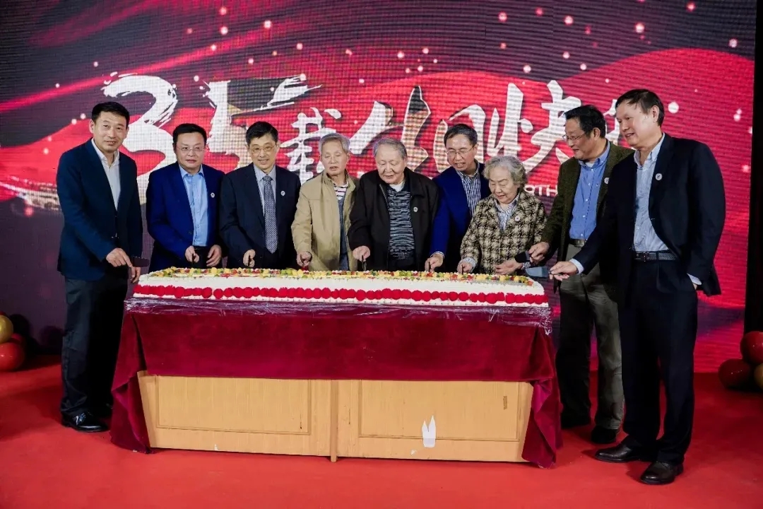 1639106437446210.jpg 640.webp (8).jpg